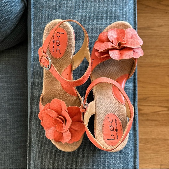 Born B.O.C. Coral Leather & Floral Printed Cork Wedge Flower Toe Buckled Sandals - Picture 14 of 17